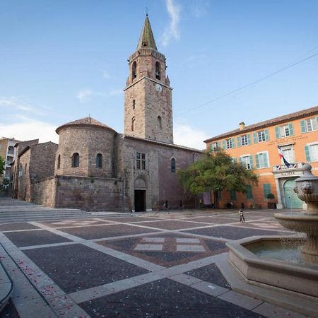Formidable Studio Au Coeur Historique De Frejus Apartman Kültér fotó