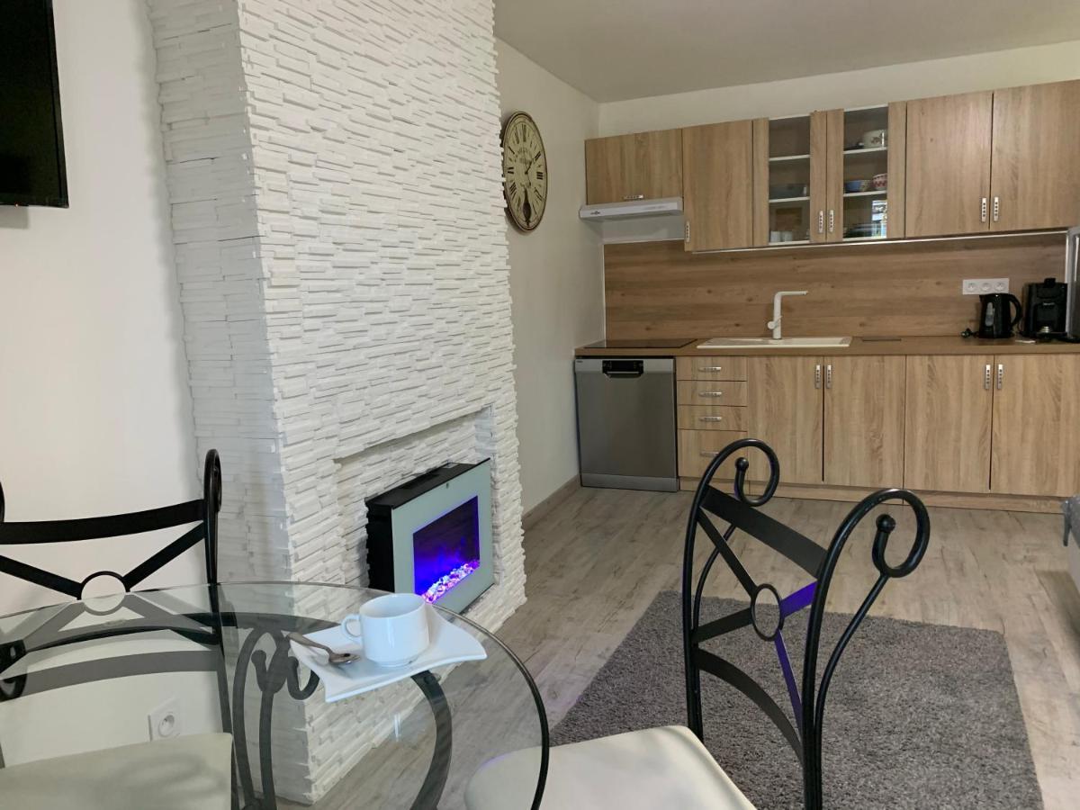 Formidable Studio Au Coeur Historique De Frejus Apartman Kültér fotó